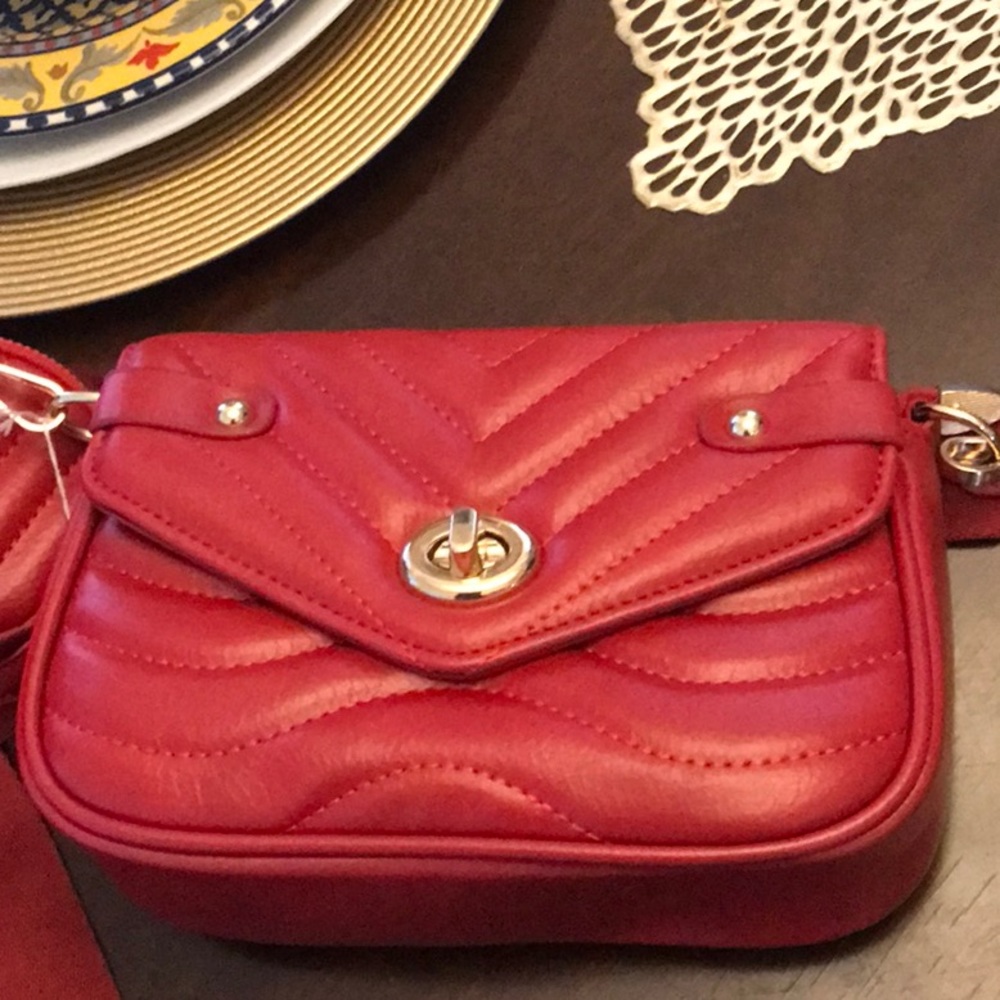 RED LEATHER CROSSBODY
